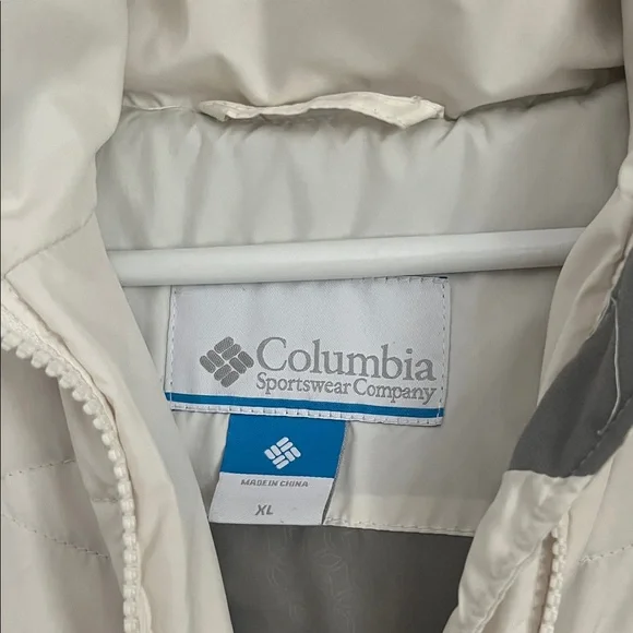 Columbia Women's Cream Puffer Jacket - Picture 2 of 7